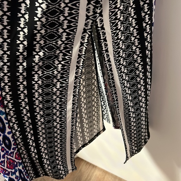 Ricki’s Patterned Maxi Dress with Keyhole back - Picture 3 of 5